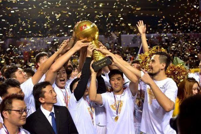 霍勒迪26分东契奇空砍三双 绿军力克独行侠2-0